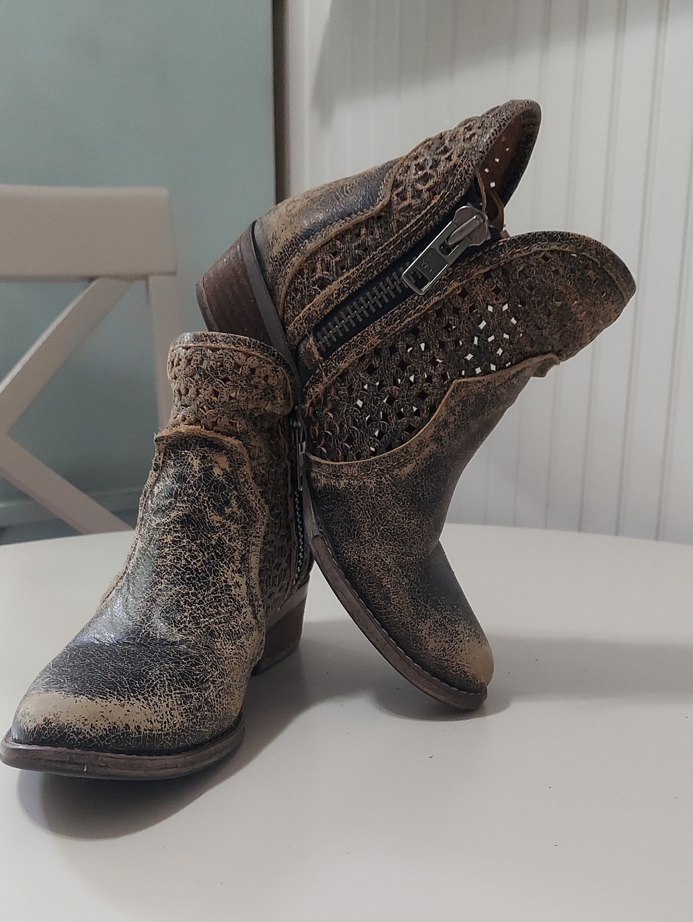 Circle G Distressed Tan Cutout Ankle Booties with Side Zip